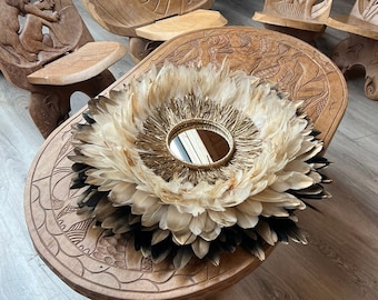 JUJUHAT 55-60CM, plumes noires et beiges pointes dorées, coq, miroir de 15cm en raphia doré, une déco artisanale chic en plumes naturelles