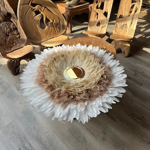 JUJUHAT Große Größe, XXL 85 cm, weiße Naturfedern, flauschig rosa-beige, Hahn und Messingspiegel 18 cm, handgefertigt in Marokko