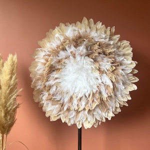 Natural feather decoration, JUJUHAT 70CM, beige, fluffy white and pinkish beige, beige rooster. Model all in feathers and volume to embellish your walls