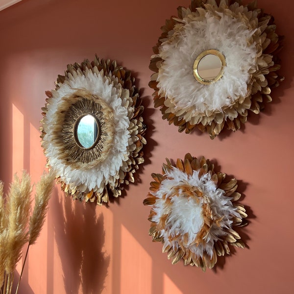 Déco intérieure chic, TRILOGIE DE JUJUHATS, plumes terracotta naturelles, beiges, blanches et dorées, miroirs en raphia et en laiton doré