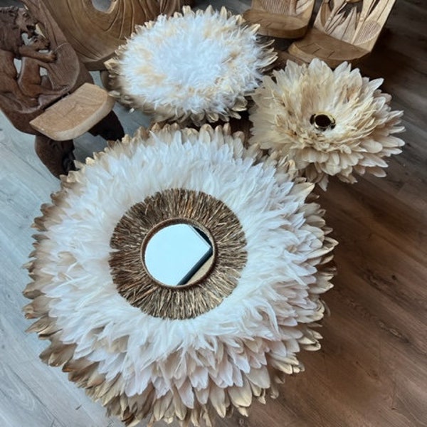 Décoration d'intérieure chic, TRIO DE JUJUHATS en plumes naturelles - Beige, doré, blanc, miroir raphia doré 20cm et miroir laiton doré 9cm