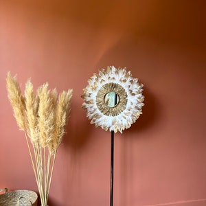 JUJUHAT Gold 55-60CM, décoration en plumes naturelles blanches pointes dorées et miroir 15cm en raphia doré. Création artisanale Française image 6