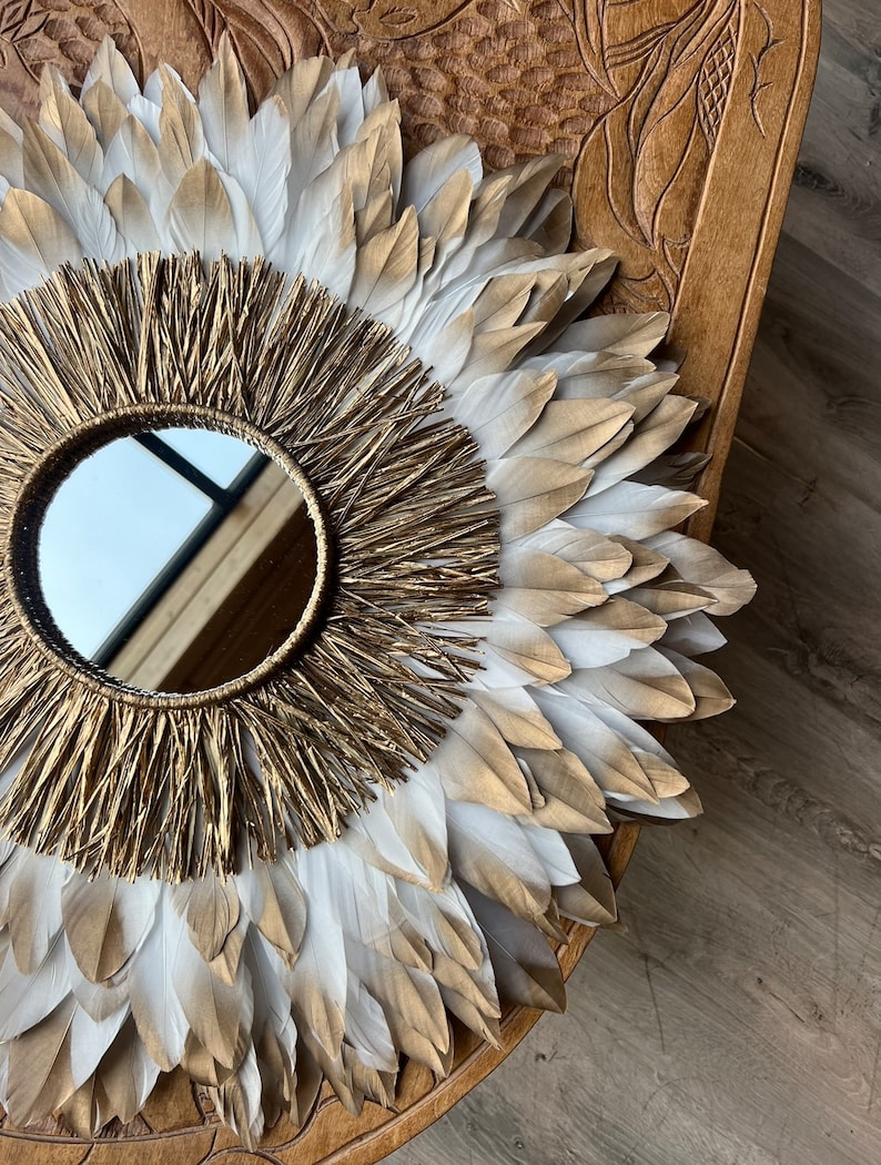 JUJUHAT Gold 55-60CM, decoration in natural white feathers with golden tips and 15cm mirror in golden raffia. French artisanal creation image 3