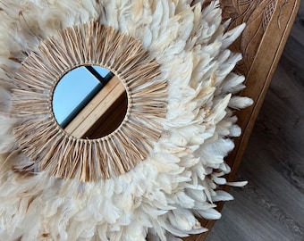 JUJUHAT 60CM, Plumes naturelles de coq beige, miroir en raphia naturel 15cm tissé à la main - Comme un tableau d'artiste à accrocher au mur