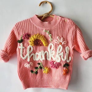 Suéter de agradecimiento bordado a mano personalizado, suéter personalizado, regalo hecho a mano, suéter de agradecimiento floral, suéter para niños, suéter para niños, regalo