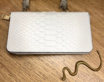 Discover the Art of Craftsmanship: Premium Snake Skin Wallets!