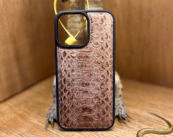 Handgefertigte Eleganz: Premium Schlangenleder iPhone 14 PRO / PRO MAX Hülle