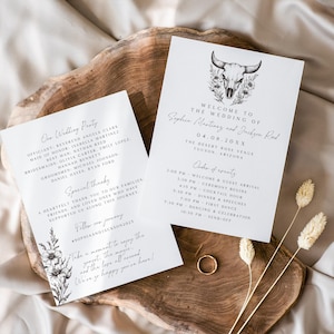 Puede incluir: Dos tarjetas de invitación de boda blancas con tinta negra. La tarjeta superior presenta una calavera con acentos florales y el texto "Bienvenido a la boda de Sophia Martinny y Jackson Red 04.08.20XX The Desert Rose Venue Tucson, Arizona Orden de los eventos 2:00 PM - Bienvenida y llegada de los invitados 3:00 PM - Comienza la ceremonia 4:15 PM - Hora del cóctel 5:00 PM - Cena y discursos 7:10 PM - Primer baile 8:00 PM - Baile y juegos 10:00 PM - Celebración 10:30 PM - Lectura"