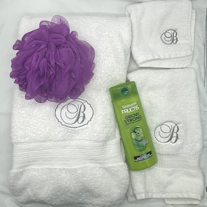 Monogrammed Bath Towel Set Personalized Towel Wedding Gift Plush Embroidered Cotton Bath Towel Handtowel and Washcloth Bathroom Decor
