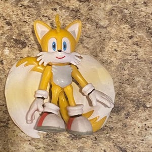 Sonic the hedgehog Tails figurine