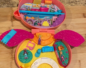 Polly Pocket Animal Hospital with figures