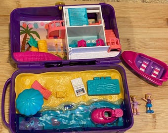 Vacation Polly Pocket with figures