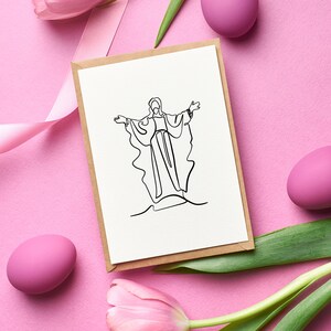 Puede incluir: Una tarjeta blanca con un dibujo de l&iacute;nea negra de una persona con los brazos extendidos. La tarjeta est&aacute; rodeada de tulipanes rosas, huevos de Pascua rosas y hojas verdes sobre un fondo rosa.