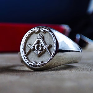 Sterling Silver Masonic Ring – Unisex Square and Compass Signet Ring – Freemason Jewelry Gift for Men or Women