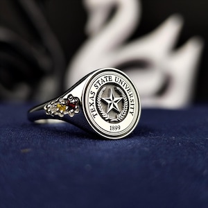 Minimalist Platinum-Plated University Ring – Elegant Silver Graduation Band for Women | Custom College Jewelry Gift