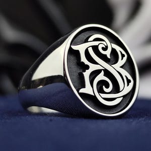 Personlig signetring med två initialer, ovalt monogram i sterlingsilver, present till pojkvän