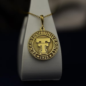 Custom University Graduation Necklace – Personalized Keepsake Jewelry for Students and Alumni – Elegant College Gift