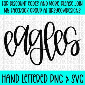 Könnte beinhalten: Das Wort "eagles" in schwarzer Schrift dominiert das Bild, vor einem sich wiederholenden Muster von "Tipsy Cow Designs". Oben steht der Text "FOR DISCOUNT CODES AND MORE, PLEASE JOIN MY FACEBOOK GROUP AT TIPSYCOWDESIGNS". Darunter steht "HAND LETTERED PNG & SVG."