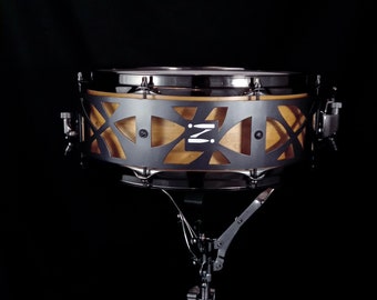 free-floating Maple snare drum, gunmetal grey