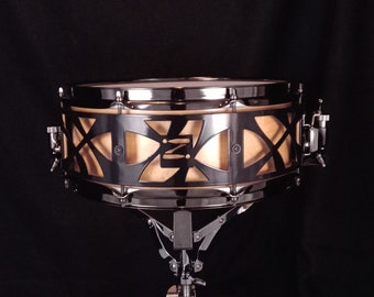 free-floating Maple snare drum, Gloss black powder coat