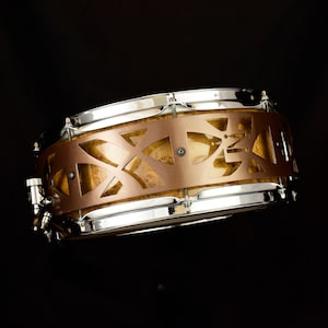 Snare drum, stave shell, burl Oak finish, Free-floating system