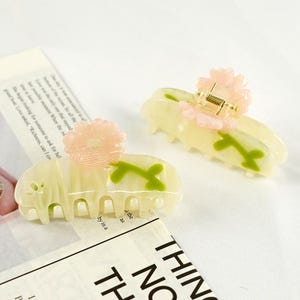 Floral hair claw clip, Acetate Flower girl accessory, Small/Medium hair claw, Great gift