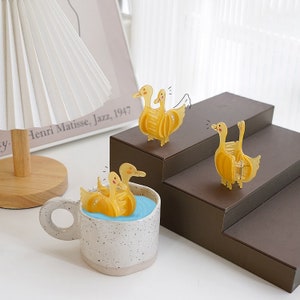 Medium hair claw, pumpkin duck hair claw, cute animal design, excellent gift idea