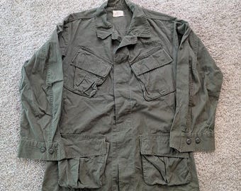 Vintage 1960s Vietnam War US Army Jungle Fatigue Jacket ~ Small