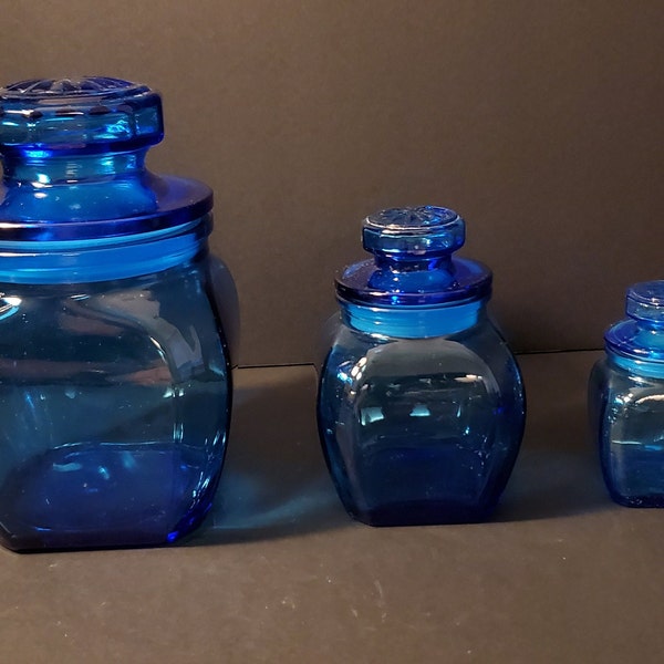 Vintage blauwe glazen bus apothekerspotten met deksels. Set van 3.