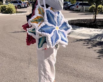 Bolso de lirios de ganchillo