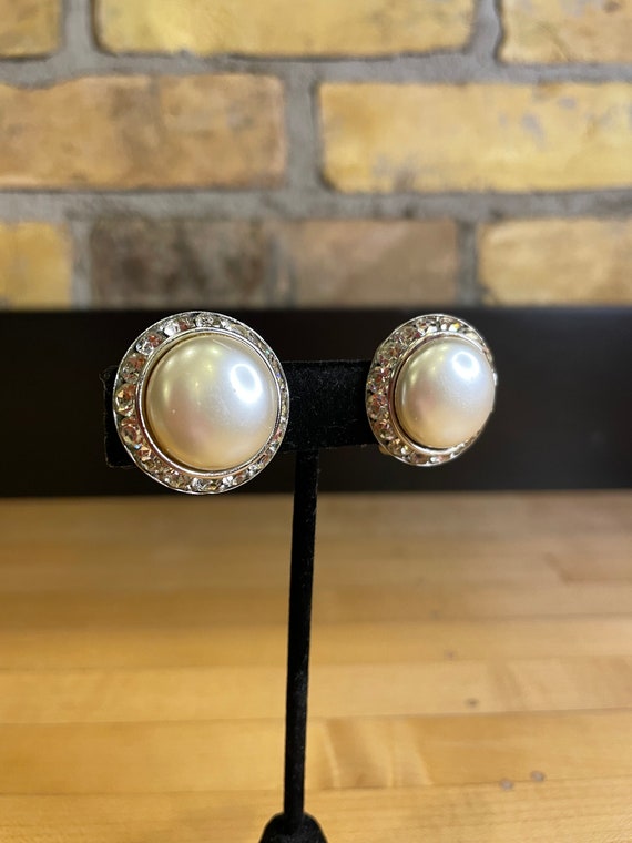 Vintage Signed Coro MCM Silver Tone Faux Pearl an… - image 2