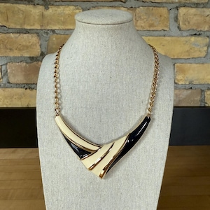 Vintage grote goudkleurige, marineblauwe en crèmekleurige email statementketting