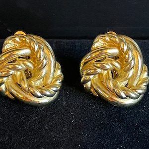 Vintage Fernando Originals FO Inc Gold Tone Clip Earrings