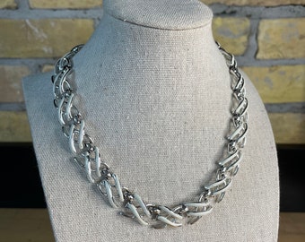 Vintage Coro Silverton och Vitt Halsband - Mitten av århundradet