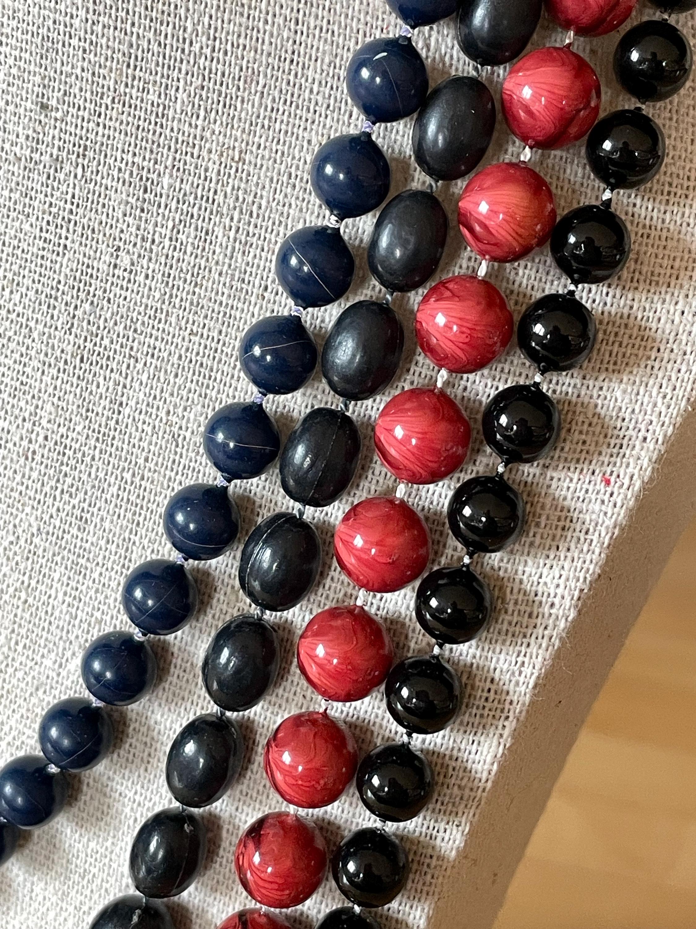 Lot De 4 Colliers Vintage - Pendentifs Divers En Bois Et Métal Doré - Occasion