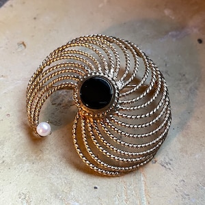 Vintage Winard Signed 12KGF Black Onyx Faux Pearl Brooch - Classy!