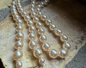 Vintage Off-White Faux 8mm Glass Pearl Necklace - 25” Around - Hand Tied