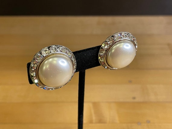 Vintage Signed Coro MCM Silver Tone Faux Pearl an… - image 3