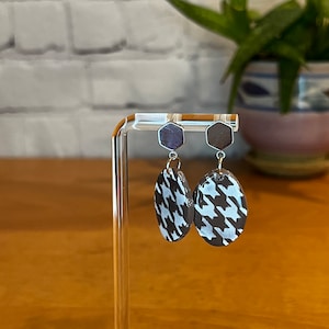 Brown and white houndstooth earrings