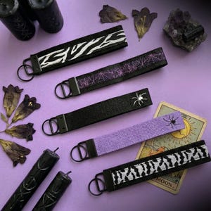Tenebrosus (Handledsnyckelring) | Handgjord gotisk armband | Nyckelrem | Alternativt tillbehör