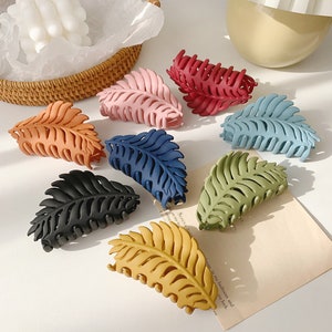 Matte Leaf Shape Hair Claw Clip, Delicate Hair Claw, Resin Hair Claw Strong Hold, Casual Hair Accessories, Perfect Gift For Her