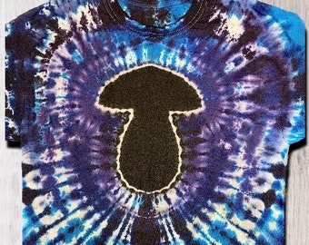 T-shirt tie-dye champignon psychédélique - fait main et personnalisable - t-shirt unique - amateurs de champignons