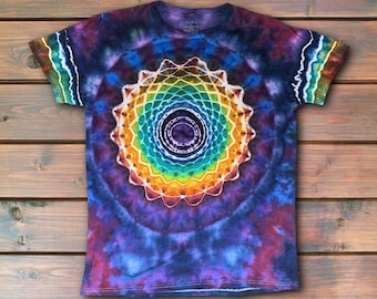 Rainbow Mandala + Mindscape Tie Dye T Shirt - Fait main et personnalisable - Tee Shirt unique