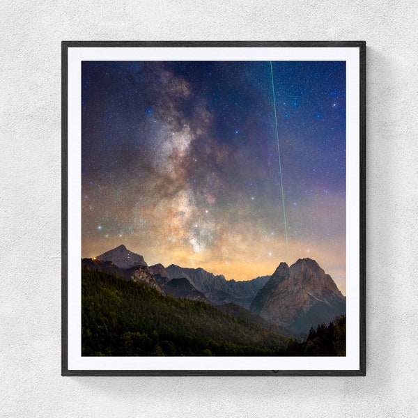 Landschaftsbild Berge Milchstraße Alpspitze Zugspitze Sternenhimmel Garmisch-Partenkirchen | Nachhaltiger Fotodruck | A5 / A4 / A3 / A2 / A1