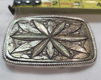 Hebilla de cinturón vintage con diseño floral del oeste, tono plateado, grabada, estilo vaquero rodeo.