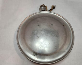 Botella de agua caliente vintage de aluminio con tapón de rosca, década de 1900