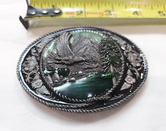 Hebilla de cinturón Siskiyou vintage de 1991 con diseño de águila en la montaña, esmaltada en verde, fabricada en EE. UU., regalo para actividades al aire libre del oeste.