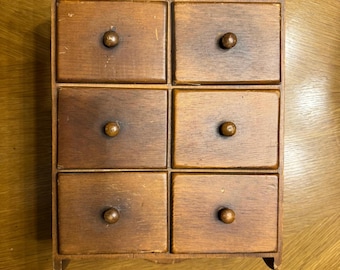 Spice rack vintage