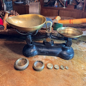 Libra Scale Co vintage scale