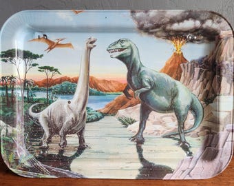 Bandeja de TV vintage de dinosaurio de 1987 - Representación artística prehistórica, bandeja metálica retro